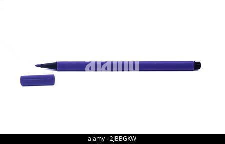 feltro viola - la penna della punta si trova isolata su uno sfondo bianco, Foto Stock