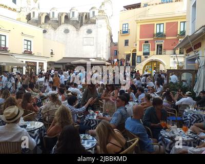 Capri (Italia): la famosa Piazzetta e i bar piani Foto Stock