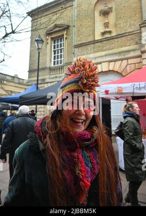 donna hippy con cappello mohawk, bury st edmunds Foto Stock