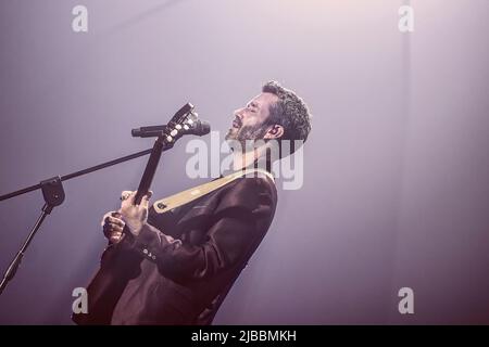 Roma, Italia. 26th Ott 2019. Daniele Silvestri si esibisce a Palazzo dello Sport durante il suo tour ìLa Terra dal vivo sotto i Piediî. (Foto di Valeria Magri/SOPA Images/Sipa USA) Credit: Sipa USA/Alamy Live News Foto Stock