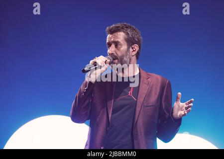 Roma, Italia. 26th Ott 2019. Daniele Silvestri si esibisce a Palazzo dello Sport durante il suo tour ìLa Terra dal vivo sotto i Piediî. (Foto di Valeria Magri/SOPA Images/Sipa USA) Credit: Sipa USA/Alamy Live News Foto Stock