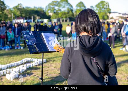 Una veglia è stata tenuta in rebranza di coloro che sono stati uccisi dal Partito Comunista Cinese nel 1989 in Piazza Tiananmen a Pechino. 330 persone hanno partecipato a questa veglia a Edimburgo. Foto Stock