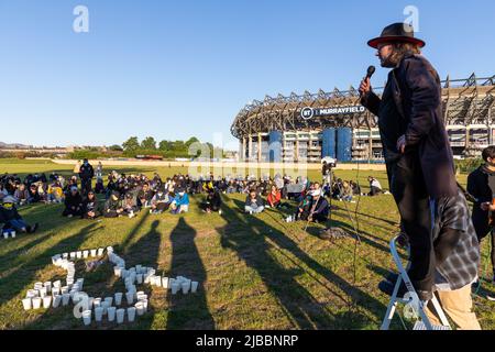 Una veglia è stata tenuta in rebranza di coloro che sono stati uccisi dal Partito Comunista Cinese nel 1989 in Piazza Tiananmen a Pechino. 330 persone hanno partecipato a questa veglia a Edimburgo. Foto Stock