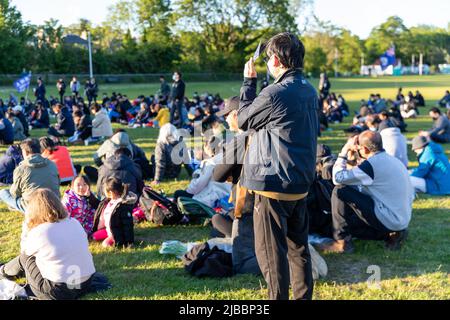Una veglia è stata tenuta in rebranza di coloro che sono stati uccisi dal Partito Comunista Cinese nel 1989 in Piazza Tiananmen a Pechino. 330 persone hanno partecipato a questa veglia a Edimburgo. Foto Stock