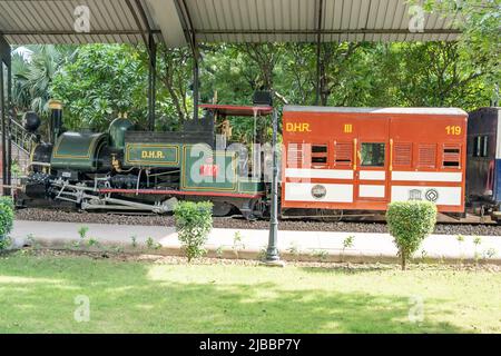 La locomotiva DHR numero 777 è stata costruita per la ferrovia Darjeeling Himalayan. Soprannominato il "treno giocattolo", la ferrovia è di 2 piedi (610 mm) di carreggiata stretta Foto Stock