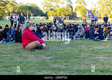 Una veglia è stata tenuta in rebranza di coloro che sono stati uccisi dal Partito Comunista Cinese nel 1989 in Piazza Tiananmen a Pechino. 330 persone hanno partecipato a questa veglia a Edimburgo. Foto Stock