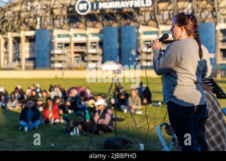 Una veglia è stata tenuta in rebranza di coloro che sono stati uccisi dal Partito Comunista Cinese nel 1989 in Piazza Tiananmen a Pechino. 330 persone hanno partecipato a questa veglia a Edimburgo. Foto Stock