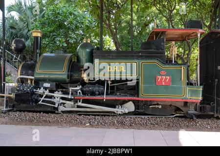 La locomotiva DHR numero 777 è stata costruita per la ferrovia Darjeeling Himalayan. Soprannominato il "treno giocattolo", la ferrovia è di 2 piedi (610 mm) di carreggiata stretta Foto Stock