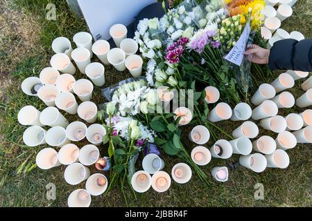 Una veglia è stata tenuta in rebranza di coloro che sono stati uccisi dal Partito Comunista Cinese nel 1989 in Piazza Tiananmen a Pechino. 330 persone hanno partecipato a questa veglia a Edimburgo. Foto Stock