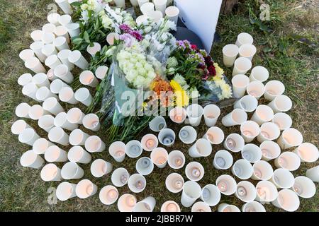 Una veglia è stata tenuta in rebranza di coloro che sono stati uccisi dal Partito Comunista Cinese nel 1989 in Piazza Tiananmen a Pechino. 330 persone hanno partecipato a questa veglia a Edimburgo. Foto Stock