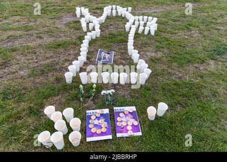 Una veglia è stata tenuta in rebranza di coloro che sono stati uccisi dal Partito Comunista Cinese nel 1989 in Piazza Tiananmen a Pechino. 330 persone hanno partecipato a questa veglia a Edimburgo. Foto Stock