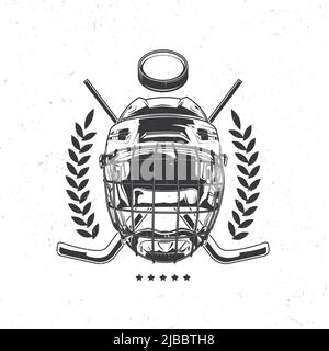 Emblema isolato con illustrazione della maschera di hockey, bastoni di hockey e puck Illustrazione Vettoriale