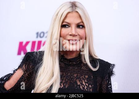 CARSON, LOS ANGELES, CALIFORNIA, USA - GIUGNO 04: L'attrice americana Tori Spelling partecipa all'iHeartradio Wango Tango Tango 2022 tenuto al Dignity Health Sports Park il 4 giugno 2022 a Carson, Los Angeles, California, Stati Uniti. (Foto di Xavier Collin/Image Press Agency) Foto Stock