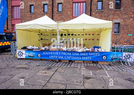 Una selezione di immagini dal Festival delle navi da Tall famoso in tutto il mondo e gli edifici circostanti che si tengono nei e nei dintorni di Gloucester Docks in Gloucester Inghilterra. Foto Stock