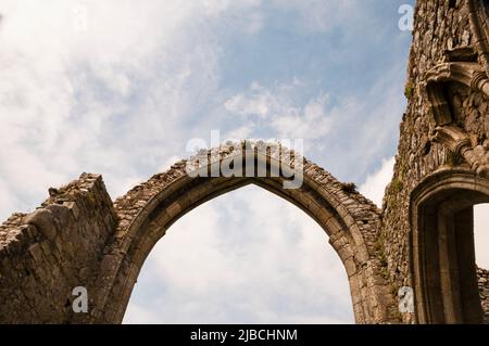 Gli archi gotici dell'abbazia di Castledermot rovinarono il convento francescano a Casteldermot, Irlanda. Foto Stock