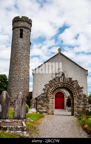 Ingresso ad arco romanico a St James Church a Castledermot, Irlanda. Foto Stock