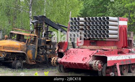 Un residuo abbandonato nei dintorni della centrale nucleare di Cernobyl a Cernobyl, Ucraina, 20 maggio 2022, dopo il ritiro delle truppe russe da Foto Stock
