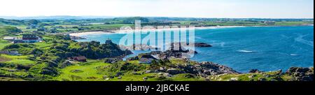 Bel panorama di costa rocciosa e isole vicino alla spiaggia di Hellestostostranden, Stavanger, Norvegia, maggio 2018 Foto Stock