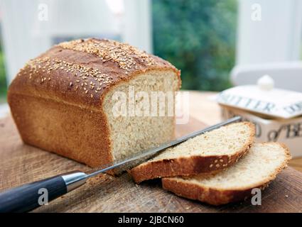 Farro fatto in casa e pane di farina di grano biologico, a fette. Foto Stock
