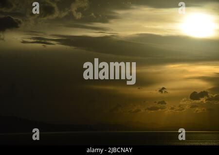 Tramonto e nuvole tempestose su Biarritz Foto Stock