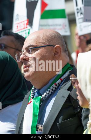 Il professor Kamel Hawwash della Campagna di solidarietà della Palestina alla fine dell'Apartheid - manifestazione di protesta della Palestina libera a Londra. REGNO UNITO. Foto Stock