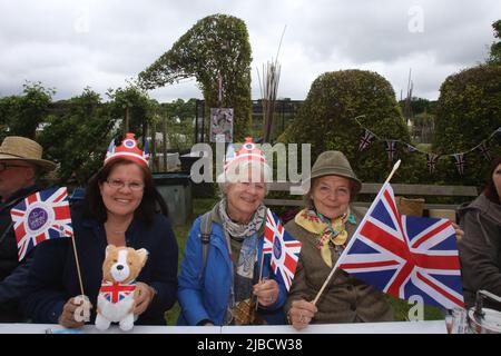 Newcastle upon Tyne (Regno Unito), 05/06/2022, HM Queen Elizabeth II 70th Platinum Jubilee Street Party at West Jesmond Allotment, Newcastle upon Tyne (Regno Unito), le comunità di tutto il Regno Unito si riuniscono per celebrare il Giubileo del platino della Regina, incluse le feste di strada della comunità, 5th giugno 2022, Credit: DEW/Alamy Live News Foto Stock