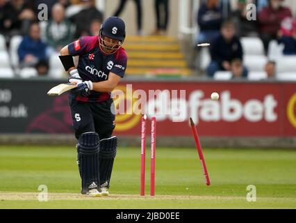 Northamptons ben Curran è stato bowled da Durhams Andrew Tye durante la partita di gruppo di Vitality Blast T20 North al Seat Unique Riverside, Chester le Street. Data foto: Domenica 5 giugno 2022. Foto Stock