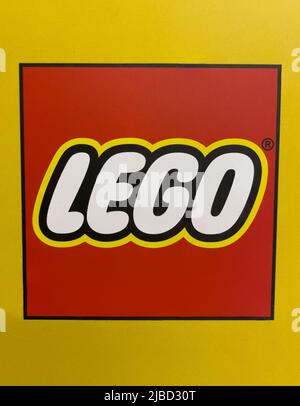 Norimberga, Germania - 4 giugno 2022: Dal 1949 Lego è una popolare linea di giocattoli da costruzione e consiste di colorati mattoni di plastica interbloccanti. Foto Stock