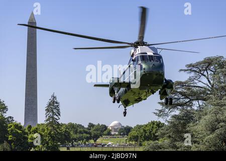 Washington, Stati Uniti. 05th giugno 2022. Marine One atterra con il presidente americano Joe Biden e First Lady Jill Biden alla Casa Bianca dopo il ritorno da Rehoboth a Washington, DC il 5 giugno 2022. Foto di Tasos Katopodis/UPI Credit: UPI/Alamy Live News Foto Stock