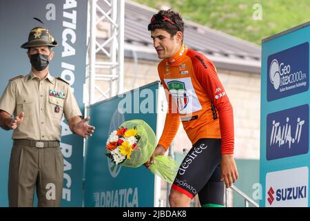 Monte Grappa, Italia. 05th giugno 2022. Matteo Zurlo ZALF EUROMOBIL FIOR durante la gara Adriatica Ionica - Tappa 2 Castelfranco Veneto/Monte Grappa, Street Cycling a Monte Grappa, Italy, June 05 2022 Credit: Agenzia fotografica indipendente/Alamy Live News Foto Stock