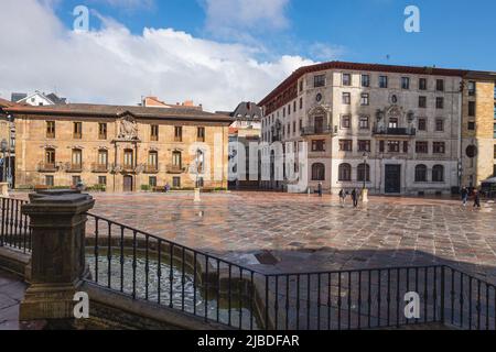 Oviedo, Uvieu, 3 aprile 2022. Vista sulla Plaza de la Catedral nella città di Oviedo, Uvieu, Asturie. Foto Stock