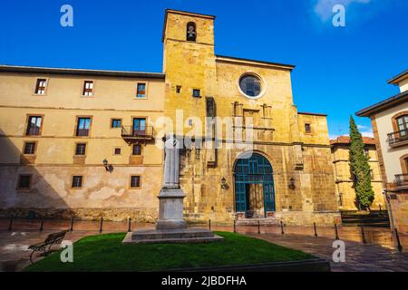 Oviedo, Uvieu, 3 aprile 2022. Vista sulla Plaza de Feijoo nella città di Oviedo, Asturias, Spagna. Foto Stock