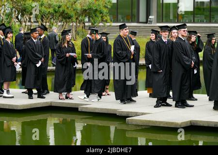 Laureati in Burnaby Mountain High School, Simon Fraser University, Burnaby, British Columbia, Canada Foto Stock
