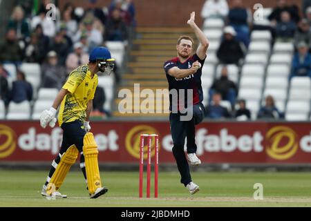 CHESTER LE STREET, REGNO UNITO. GIUGNO 5th Tom Taylor del Northamptonshire Steelbacks Bowls durante la partita Vitality T20 Blast tra il Durham County Cricket Club e il Northamptonshire County Cricket Club al Seat Unique Riverside, Chester le Street domenica 5th giugno 2022. (Credit: Will Matthews | MI News) Credit: MI News & Sport /Alamy Live News Foto Stock