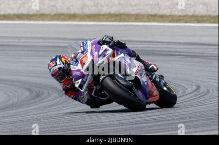 BARCELLONA, SPAGNA - GIUGNO 05 GP ENERGY OF CATALUNYA RACE DAY Johann Zarco (5) pilota francese della Pramac Racing Ducati durante la gara del Gran Premio di Catalogna al Circuit de Barcelona-Catalunya il 05 giugno 2022 a Barcellona, Spagna. Foto Stock