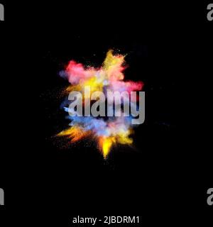 Varie forme multicolore di vernice in polvere esplodono di fronte a uno sfondo nero dando via fantastiche nuvole esplosive di vernice in polvere colorata vivida Foto Stock