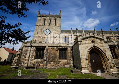 St Laurence Priory, Snaith vicino Goole, East Yorkshire, Inghilterra Regno Unito nel villaggio di Snaith Market Place Foto Stock