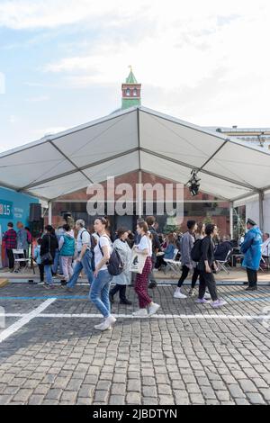 Mosca, Russia, 05 giugno 2022: Open Book Fair sulla Piazza Rossa di Mosca - grande festival dei libri Foto Stock