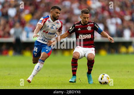 Janeiro, Brasile. 05 giugno 2022, Everton Ribeiro di Flamengo durante la partita tra Flamengo e Fortaleza come parte della serie a Brasileirao 2022 allo Stadio Maracana il 05 giugno 2022 a Rio de Janeiro, Brasile. Questo gioco è valido per il terzo di trentotto round della serie Brasileirao A 2022. Foto Stock