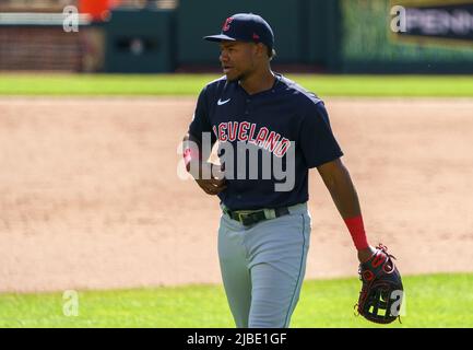 Baltimora, Stati Uniti. 05th giugno 2022. BALTIMORE, MD - 05 GIUGNO: Il fielder destro dei Cleveland Guardians Oscar Gonzalez (39) in posizione durante una partita MLB tra i Baltimore Orioles e i Cleveland Guardians, il 05 giugno 2022, all'Orioles Park a Camden Yards, a Baltimora, Maryland. (Foto di Tony Quinn/SipaUSA) Credit: Sipa USA/Alamy Live News Foto Stock