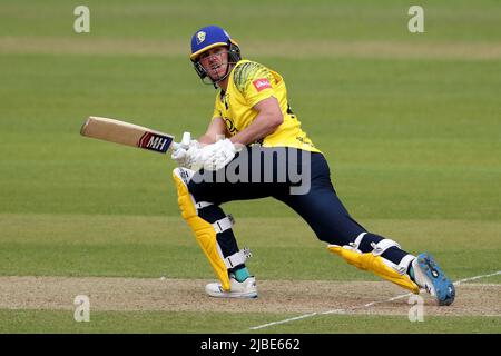 CHESTER LE STREET, REGNO UNITO. GIUGNO 5th Paul Coughlin di Durham durante la partita di Blast Vitality T20 tra il Durham County Cricket Club e il Northamptonshire County Cricket Club presso il Seat Unique Riverside, Chester le Street, domenica 5th giugno 2022. (Credit: Mark Fletcher | MI News) Credit: MI News & Sport /Alamy Live News Foto Stock