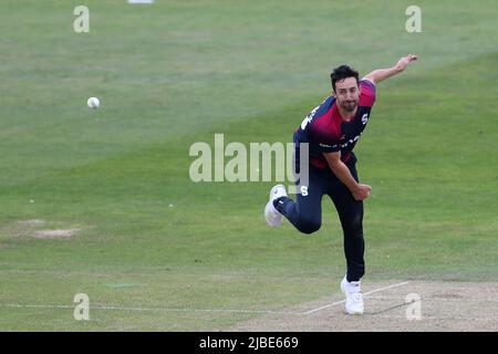 CHESTER LE STREET, REGNO UNITO. GIUGNO 5th ben Sanderson of Northants Steelbacks bowling durante la partita Vitality T20 Blast tra il Durham County Cricket Club e il Northamptonshire County Cricket Club al Seat Unique Riverside, Chester le Street domenica 5th giugno 2022. (Credit: Mark Fletcher | MI News) Credit: MI News & Sport /Alamy Live News Foto Stock