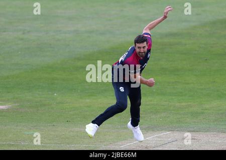 CHESTER LE STREET, REGNO UNITO. GIUGNO 5th ben Sanderson of Northants Steelbacks bowling durante la partita Vitality T20 Blast tra il Durham County Cricket Club e il Northamptonshire County Cricket Club al Seat Unique Riverside, Chester le Street domenica 5th giugno 2022. (Credit: Mark Fletcher | MI News) Credit: MI News & Sport /Alamy Live News Foto Stock