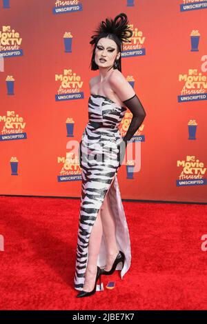 Gottmik partecipa ai 2022 MTV FILM & TV AWARDS: UNSCRIPTED al Barker Hangar il 2 giugno 2022 a Santa Monica, California. Foto: Crash/imageSPACE/Sipa USA Foto Stock