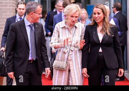 Atlanta. US, 05 giugno 2022, il presidente Solvay Materials Segment Carmelo lo Faro, la principessa Astrid del Belgio e l'amministratore delegato Solvay Ilham Kadri hanno illustrato nel corso di una visita al nuovo laboratorio di sviluppo delle applicazioni di Solvay ad Alpharetta, USA, nel corso di una Missione economica belga negli Stati Uniti d'America, Domenica 05 Giugno 2022 ad Atlanta. Dal 4th al 12th giugno una delegazione con la Principessa e vari Ministri visiterà Atlanta, New York e Boston. BELGA PHOTO LAURIE DIEFFEMBACQ Foto Stock