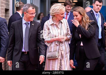 Atlanta. US, 05 giugno 2022, il presidente Solvay Materials Segment Carmelo lo Faro, la principessa Astrid del Belgio e l'amministratore delegato Solvay Ilham Kadri hanno illustrato nel corso di una visita al nuovo laboratorio di sviluppo delle applicazioni di Solvay ad Alpharetta, USA, nel corso di una Missione economica belga negli Stati Uniti d'America, Domenica 05 Giugno 2022 ad Atlanta. Dal 4th al 12th giugno una delegazione con la Principessa e vari Ministri visiterà Atlanta, New York e Boston. BELGA PHOTO LAURIE DIEFFEMBACQ Foto Stock