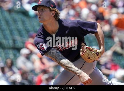 Baltimora, Stati Uniti. 05th giugno 2022. BALTIMORE, MD - 05 GIUGNO: Il lanciatore dei Cleveland Guardians Zach Plesac (34) inizia la partita durante una partita MLB tra i Baltimore Orioles e i Cleveland Guardians, il 05 giugno 2022, all'Orioles Park a Camden Yards, a Baltimora, Maryland. (Foto di Tony Quinn/SipaUSA) Credit: Sipa USA/Alamy Live News Foto Stock