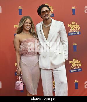 Santa Monica, Stati Uniti. 05th giugno 2022. In questa immagine imbarazzata pubblicata il 5 giugno, Ariana Madix e Tom Sandoval partecipano al MTV Movie & TV Awards 2022: UNSCRIPTED al Barker Hangar di Santa Monica, California, Giovedì 2 giugno 2022. Foto di Jim Ruymen/UPI Credit: UPI/Alamy Live News Foto Stock