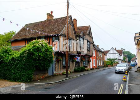 Lavenham, Regno Unito. 5 giugno 2022. Casa de Vere a Lavenham, che è stata usata come base per la casa di Harry Potter a Godric's Hollow nei film di Harry Potter, che ha bandiere per segnare il Giubileo del platino della Regina. Credit: Mark Bulllivore/Alamy Live News Foto Stock