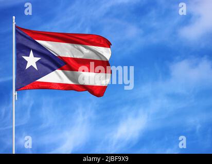 Bandiera nazionale di Puerto Rico su un flagpole Foto Stock